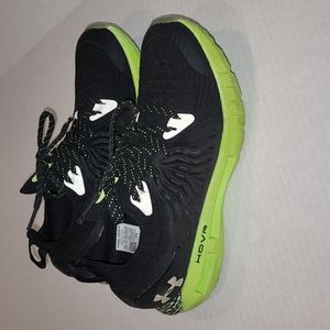 UNDER ARMOUR HOVR PHANTOM BLACK GLOW IN THE DARK NEON GREEN
